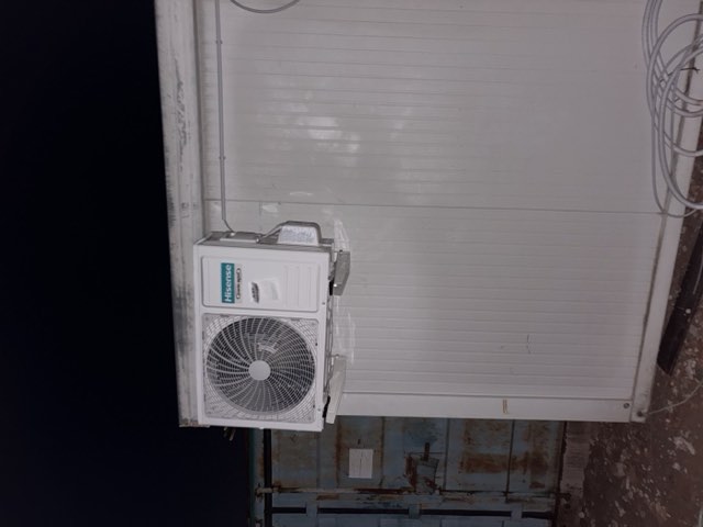 Unità esterna Hisense installata sul modulo prefabbricato