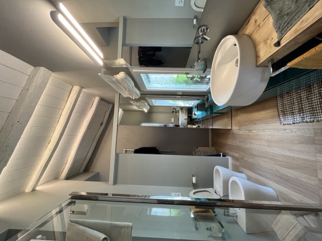 Bagno con illuminazione a specchio