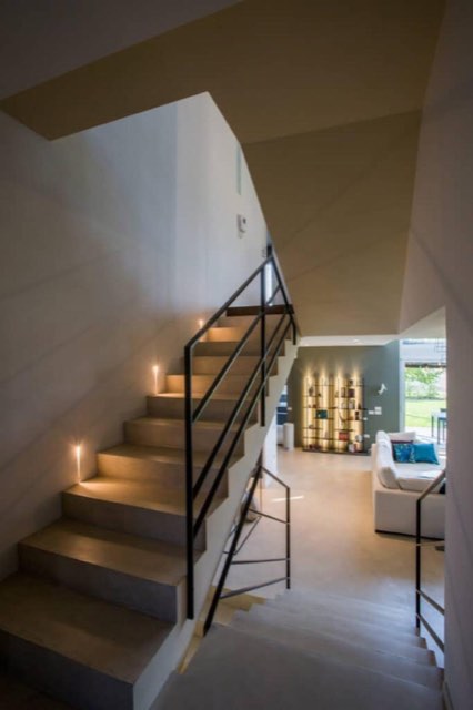 Scala con illuminazione LED integrata