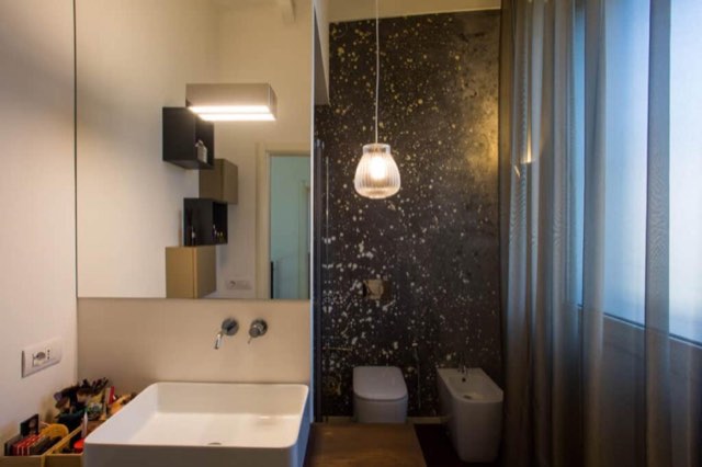 Bagno con illuminazione d'accento
