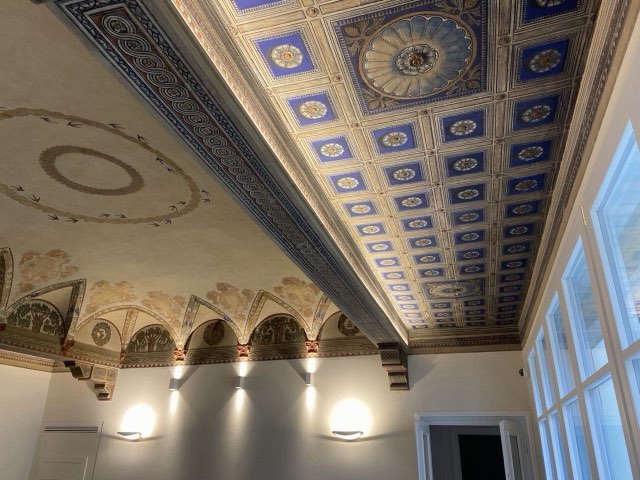 Soffitto a cassettoni con luce d'accento